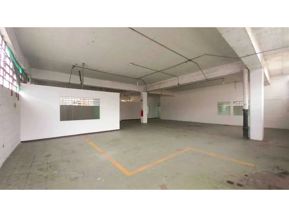 Alquilo planta industrial 377m2 Urb. Lebrun 4334