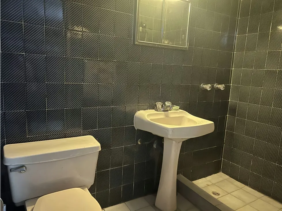 Local comercial en venta en La California con gran depósito - 11