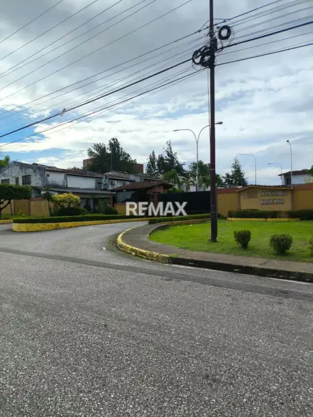Se Vende Town House en Urbanizacion Tonoro Villas, sector Bella Vista