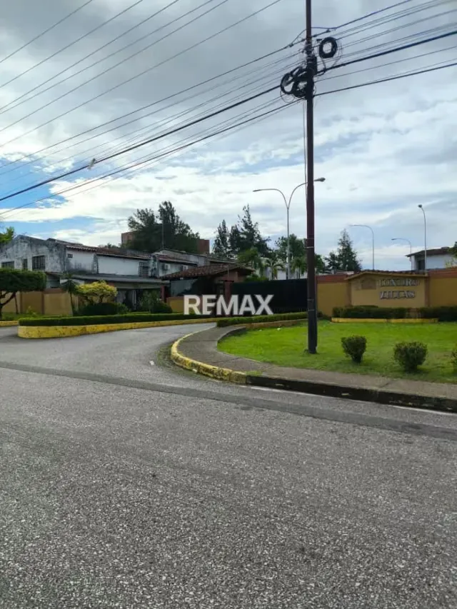 Se Vende Town House en Urbanizacion Tonoro Villas, sector Bella Vista