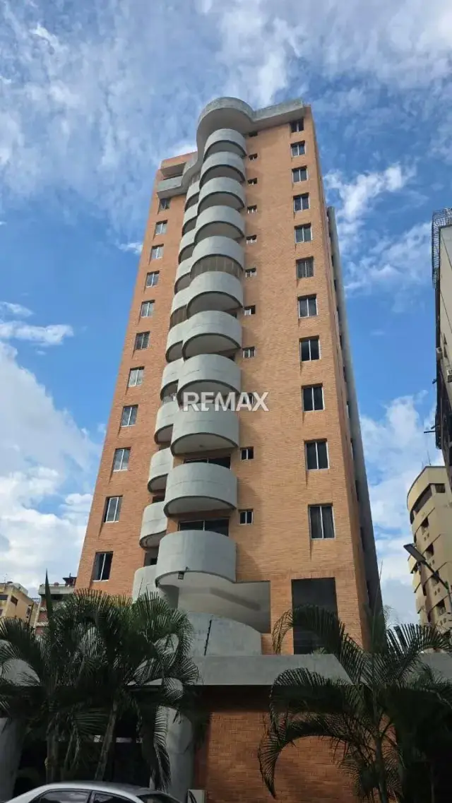 SE ALQUILA APARTAMENTO RES. RETAMA URB. SABANA LARGA