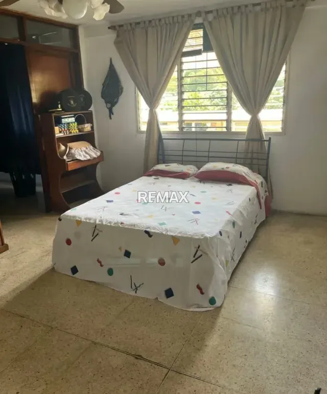Penthouse en el llanito con gran potencial para remodelar - 9