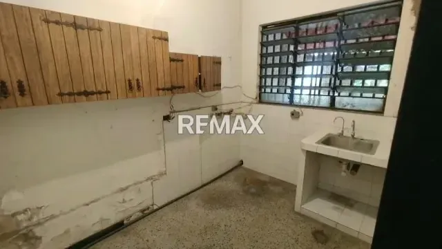 OPORTUNIDAD DE CASA EN ALQUILER PARA USO COMERCIAL EN URBANIZACIÓN LA SOLEDAD - 11