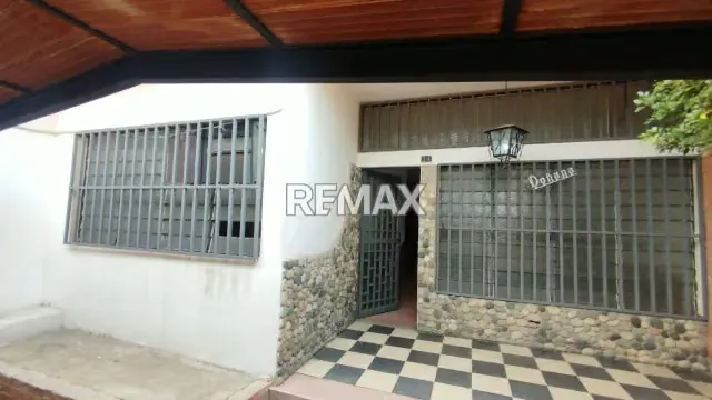 OPORTUNIDAD DE CASA EN ALQUILER PARA USO COMERCIAL EN URBANIZACIÓN LA SOLEDAD - 3