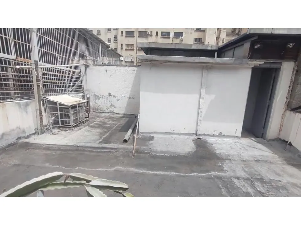 LOCAL COMERCIAL EN VENTA AV URDANETA - 16