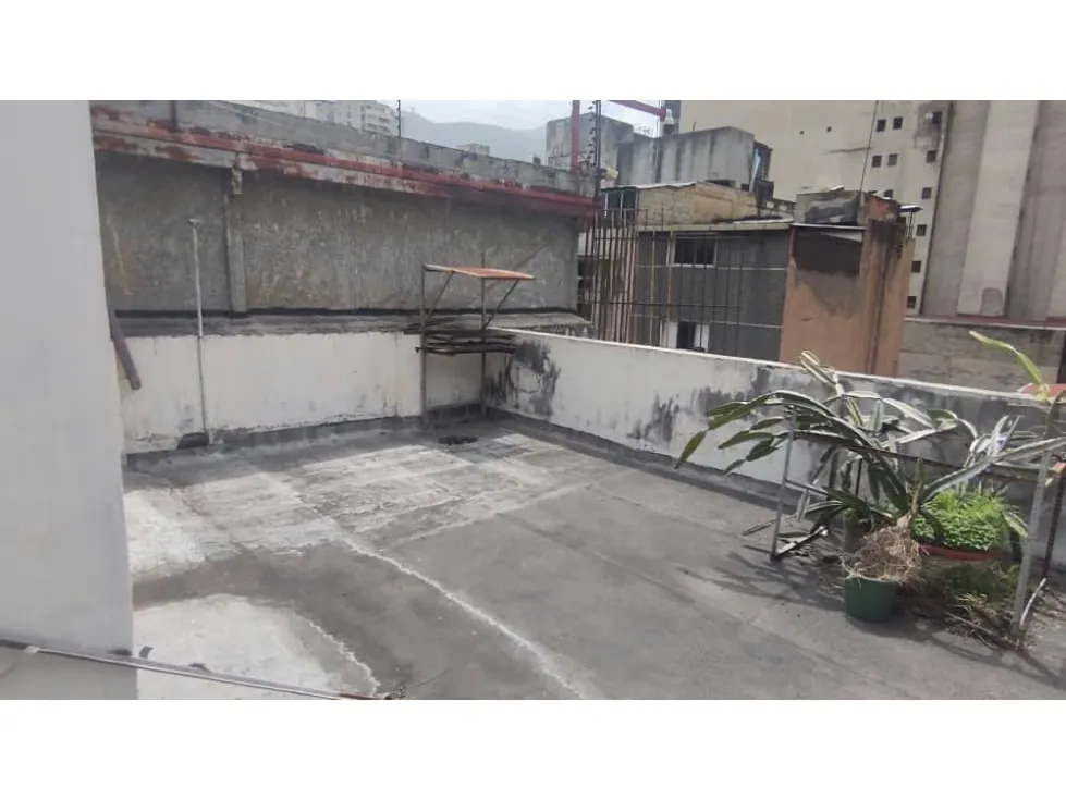 LOCAL COMERCIAL EN VENTA AV URDANETA - 18