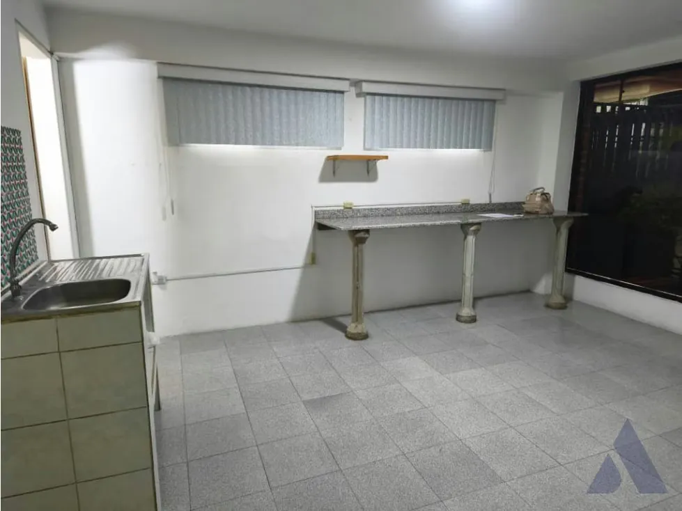 Se alquila oficina 55m2 Bello Monte 8096 - 8