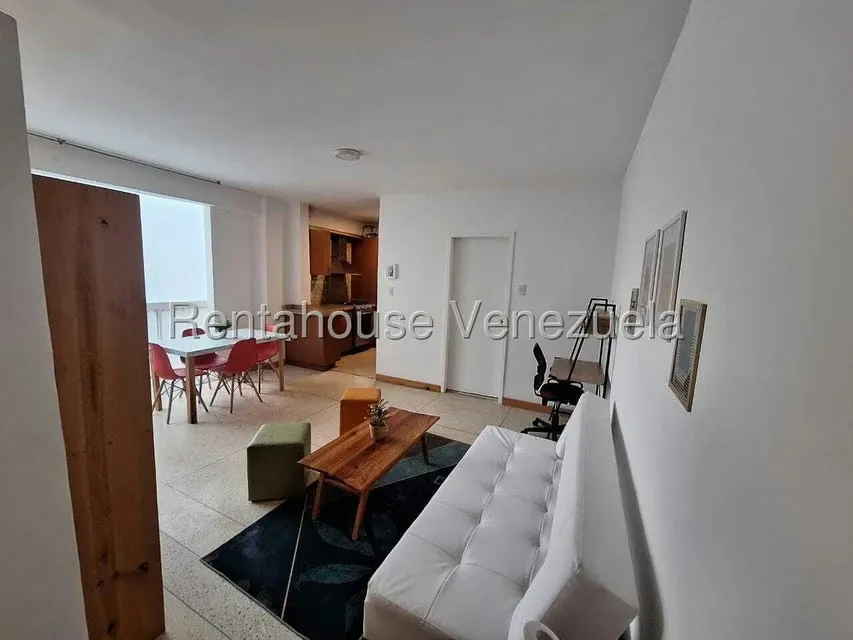 Apartamento (1 Nivel) en Alquiler en Los Palos Grandes, Distrito Metropolitano - 2