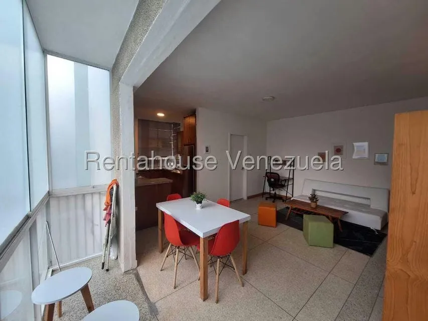 Apartamento (1 Nivel) en Alquiler en Los Palos Grandes, Distrito Metropolitano - 4