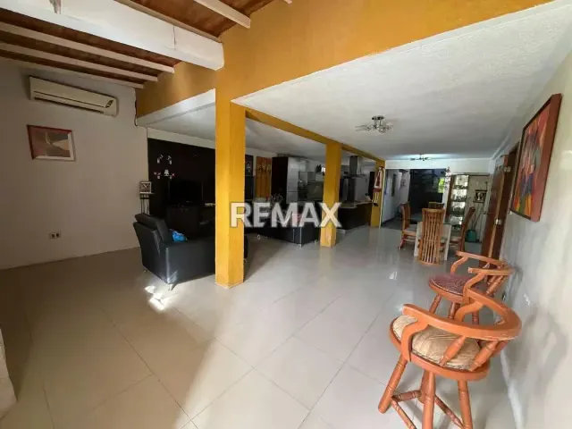 EN VENTA AMPLIA CASA, DE 2 NIVELES EN CONJ RESD LAS CARACARAS, SAN DIEGO - 12