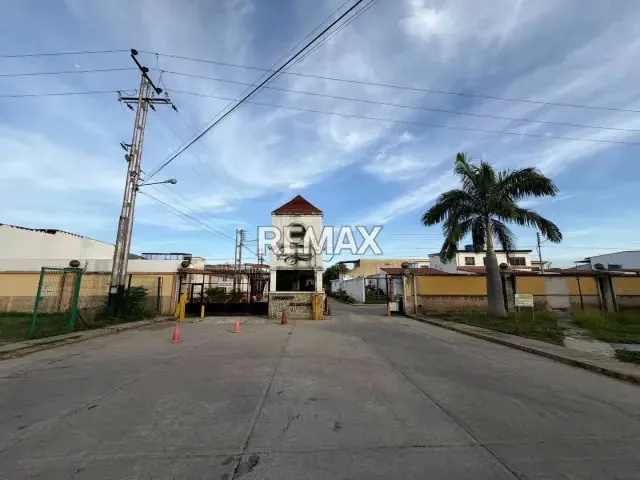 EN VENTA AMPLIA CASA, DE 2 NIVELES EN CONJ RESD LAS CARACARAS, SAN DIEGO - 4