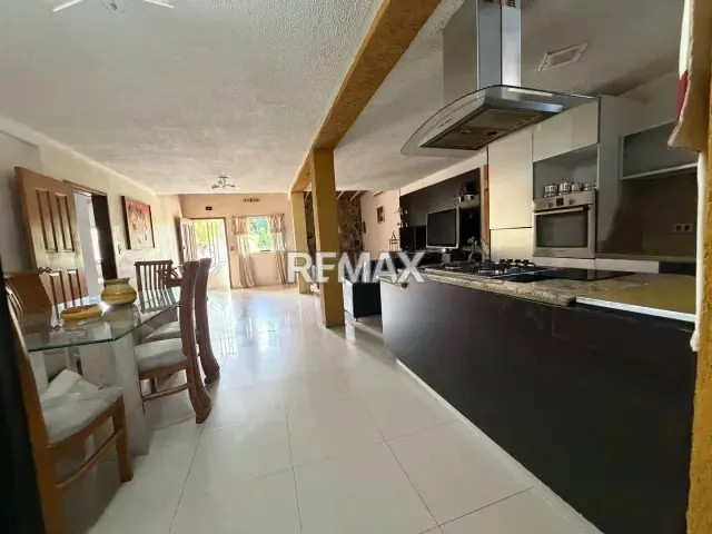 EN VENTA AMPLIA CASA, DE 2 NIVELES EN CONJ RESD LAS CARACARAS, SAN DIEGO - 5