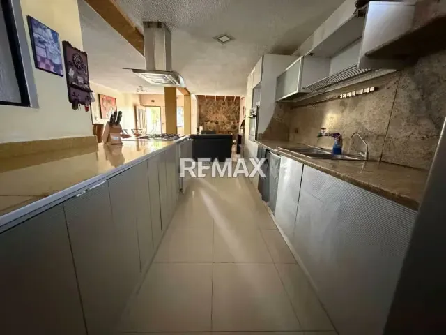 EN VENTA AMPLIA CASA, DE 2 NIVELES EN CONJ RESD LAS CARACARAS, SAN DIEGO - 6