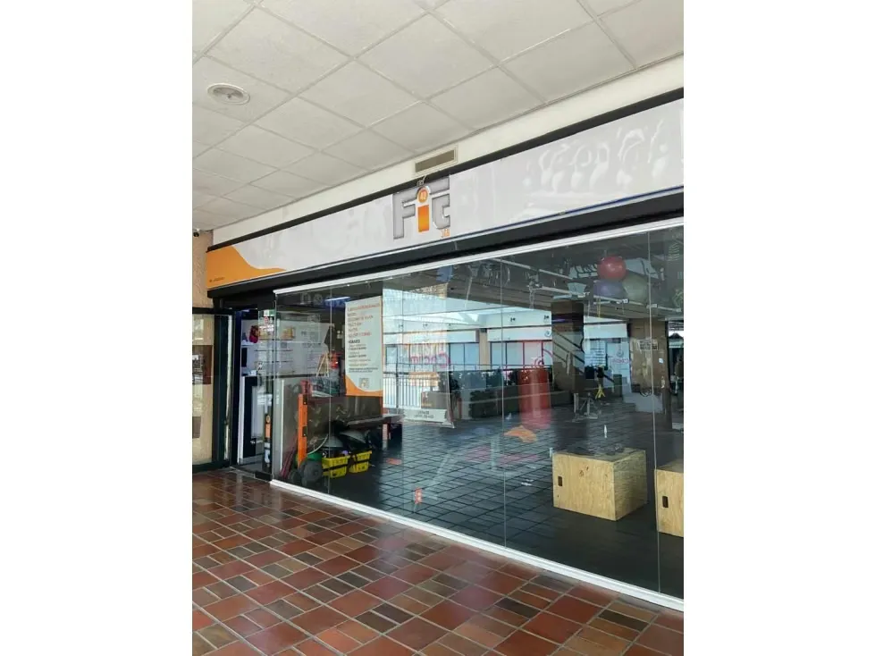 Venta Local Comercial y Fondo de Comercio C.C Galerias Prados del Este - 6