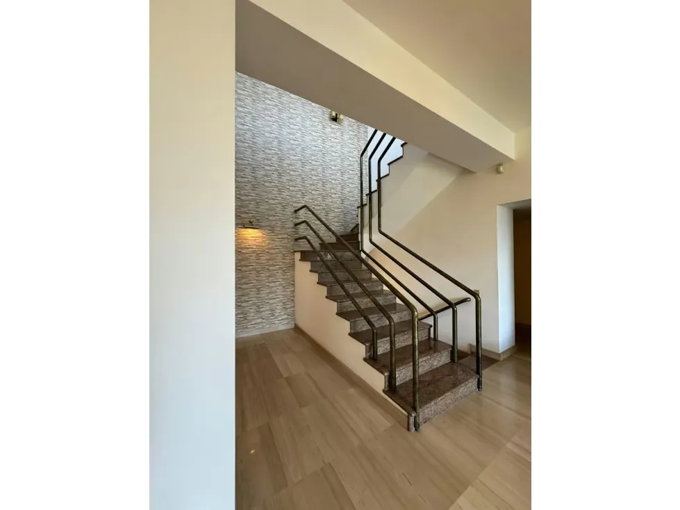 Se vende PH triplex 500m2 Los Samanes 7480 - 9