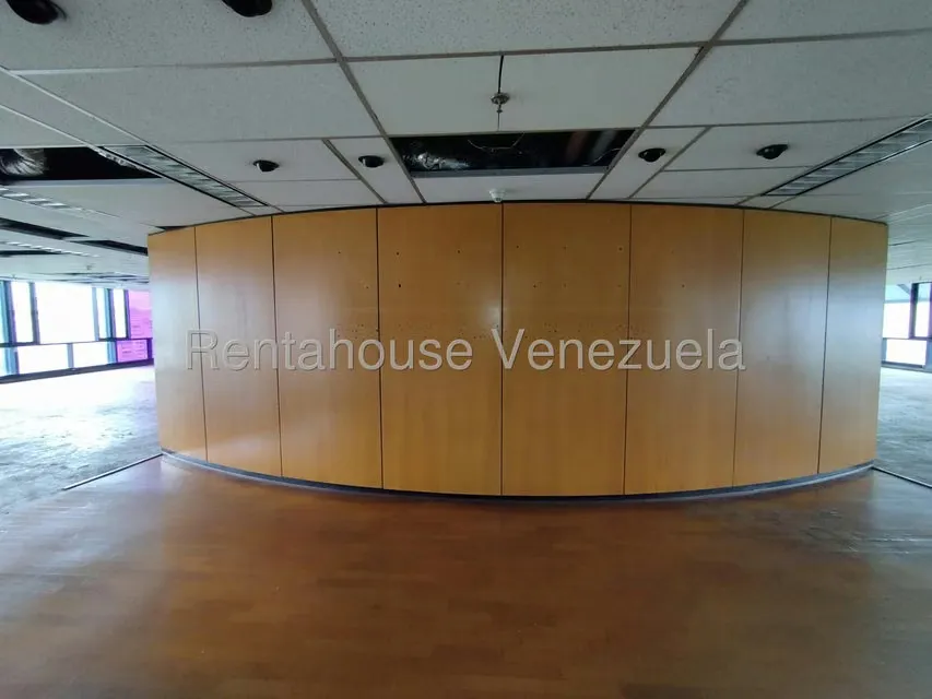 Oficina en Alquiler en Plaza Venezuela, Distrito Metropolitano - 2