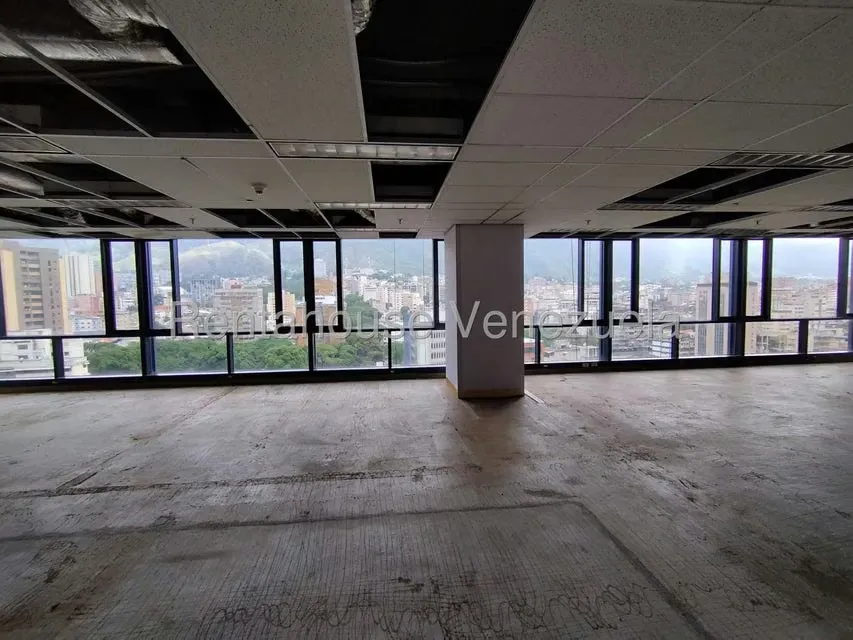 Oficina en Alquiler en Plaza Venezuela, Distrito Metropolitano - 23
