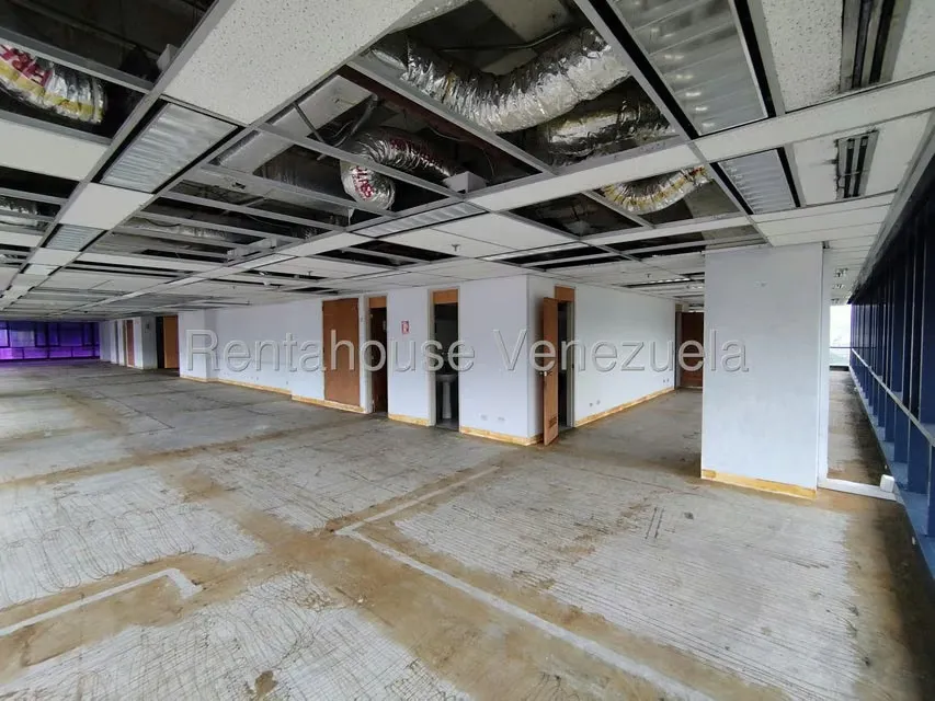 Oficina en Alquiler en Plaza Venezuela, Distrito Metropolitano - 29