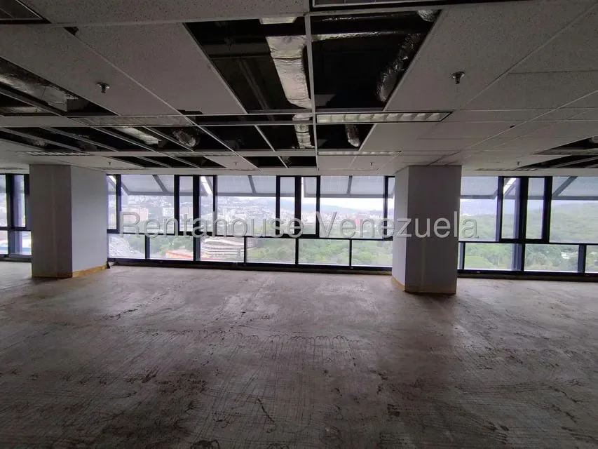 Oficina en Alquiler en Plaza Venezuela, Distrito Metropolitano - 32