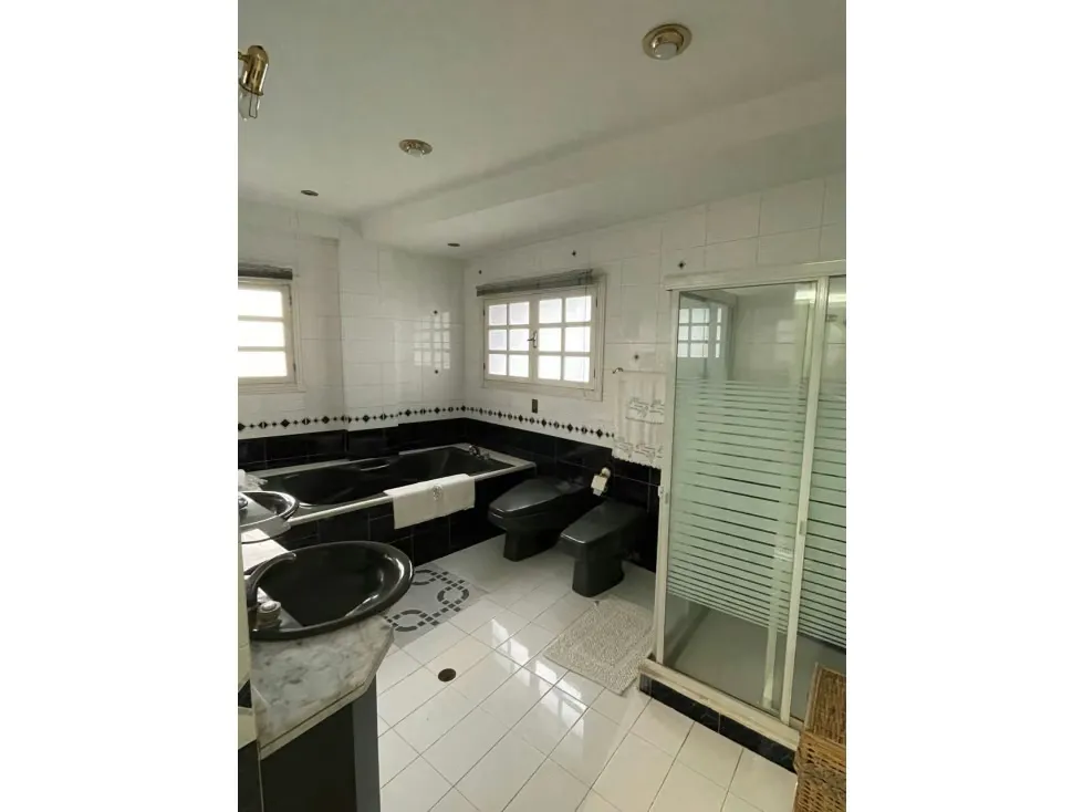 Vendo casa 680m2 Los Samanes 0900 - 12