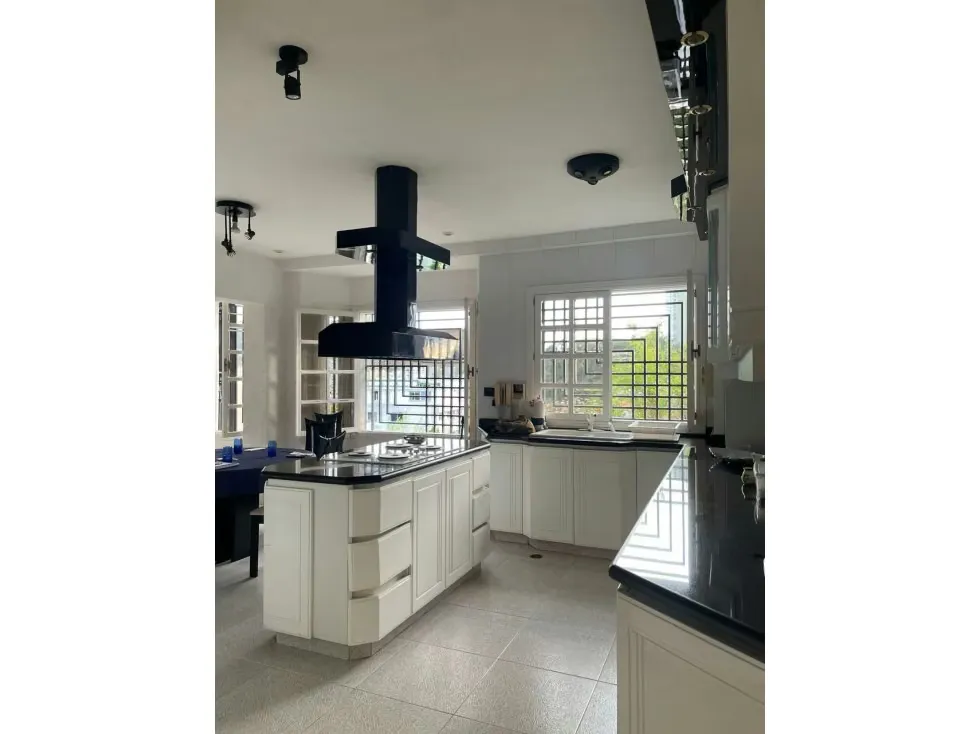 Vendo casa 680m2 Los Samanes 0900 - 9