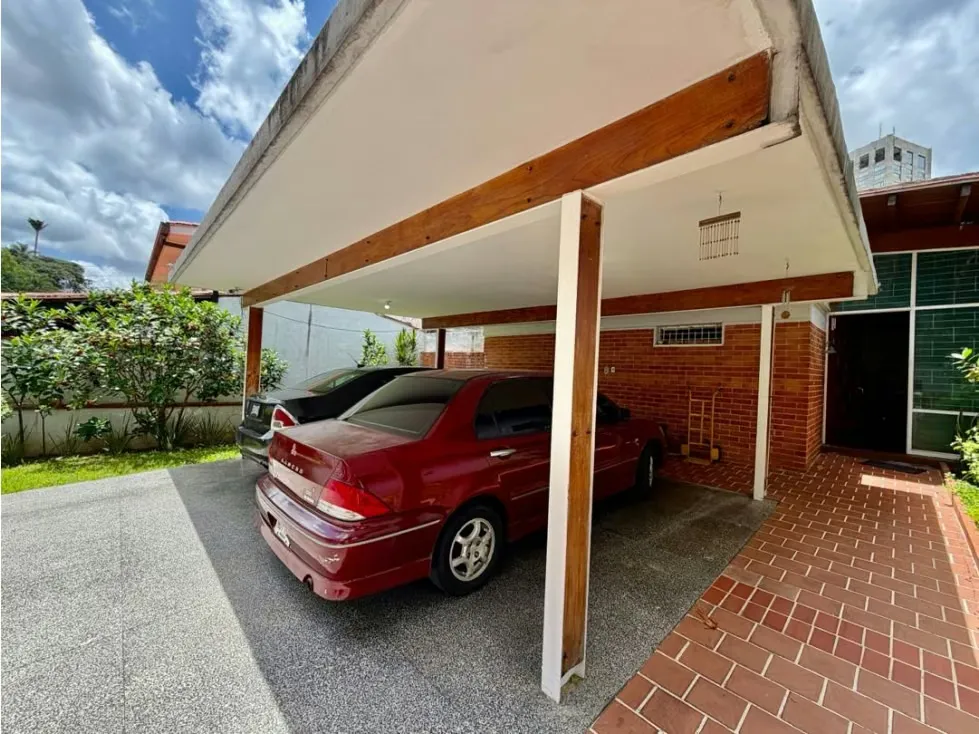 Se vende casa 330m2 4h+s/5b/4p Prados del Este - 3