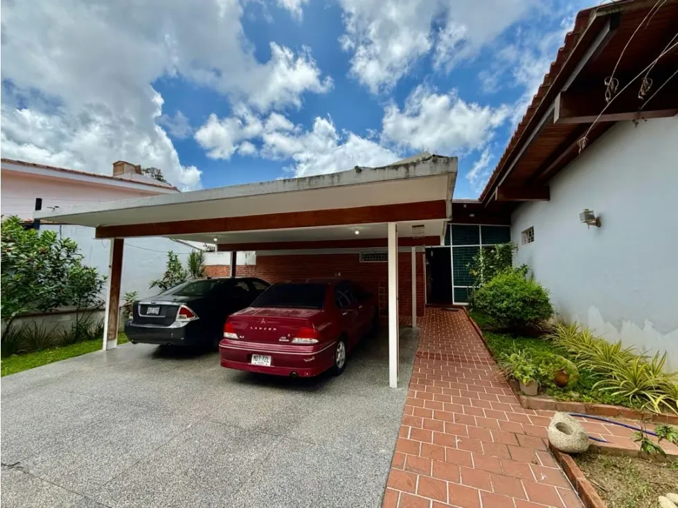 Se vende casa 330m2 4h+s/5b/4p Prados del Este - 4