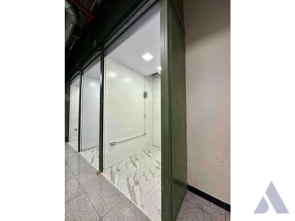 Se alquila local comercial 3m2 Merpoeste Chacao 0623 - 4