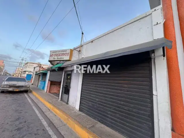 Casa multipropósito con dos locales en Venta ubicada en el centro de Punto Fijo