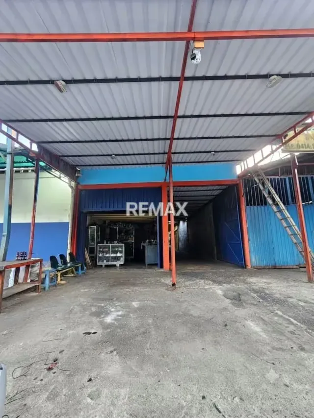 LOCAL EN ALQUILER troncal 5 San josecito metraje: 30 mtr2 Ideal para: venta de repuestos - 5