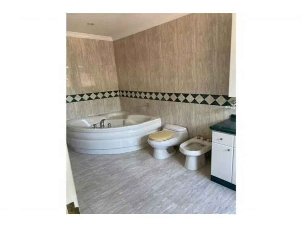 Se Vende Excelente y Lujoso PH de 450 m2 en la Urbanización Miranda - 9