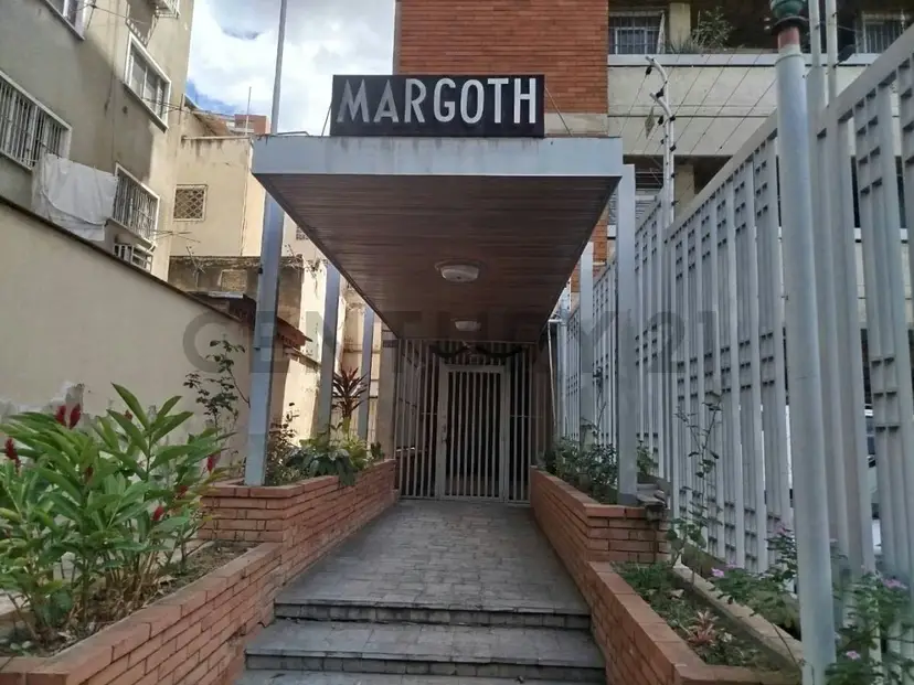 PH en venta en Los Chaguaramos, Edif. baja densidad FM