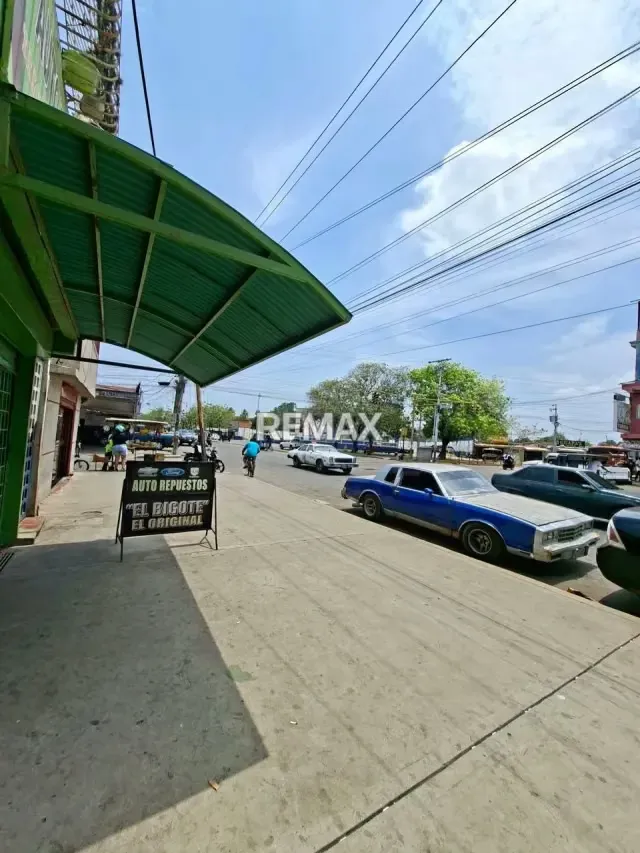 LOCALES EN VENTA EN EL SECTOR PANAMERICANO AVENIDA PRINCIPAL LA CURVA - 4