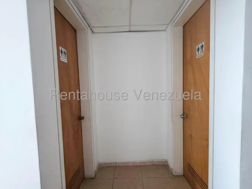 Oficina en Alquiler en Los Dos Caminos, Distrito Metropolitano - 10