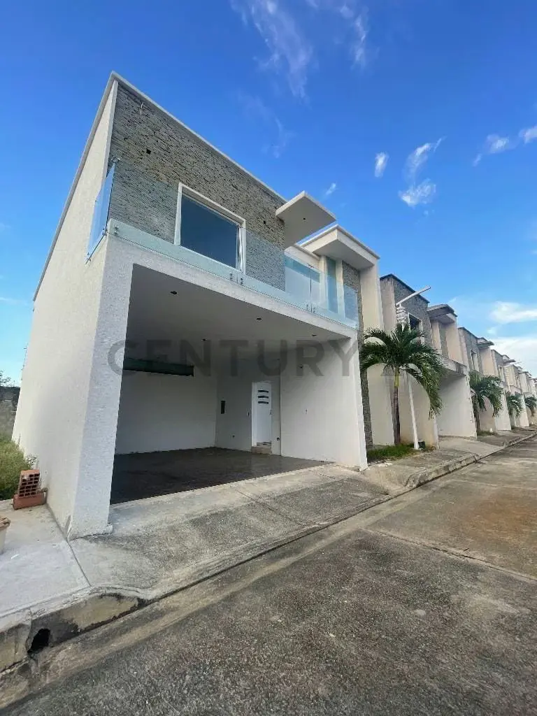 Moderno Townhouse en obra gris