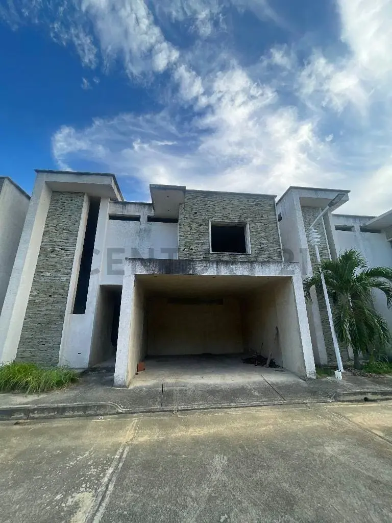 Moderno Townhouse en obra gris - 2