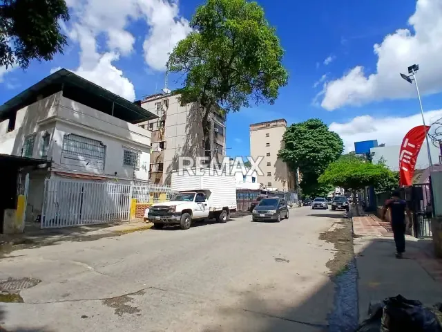 EN ALQUILER CASA COMERCIAL LOS CHAGUARAMOS 370M²