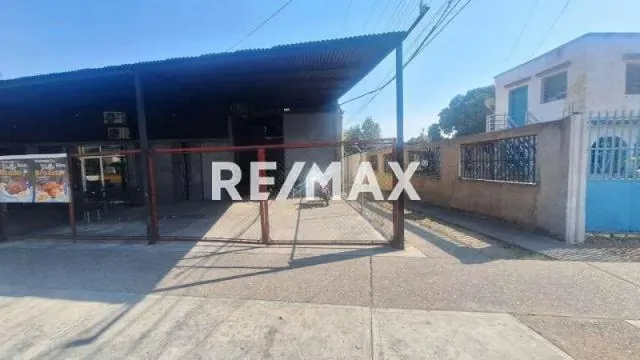 Galpón en venta en la Av. Enrique Tejera A pie de calle.