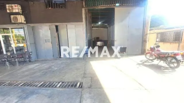 Galpón en venta en la Av. Enrique Tejera A pie de calle. - 3