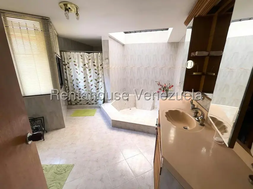 Casa (Duplex) en Venta en Macaracuay, Distrito Metropolitano - 28