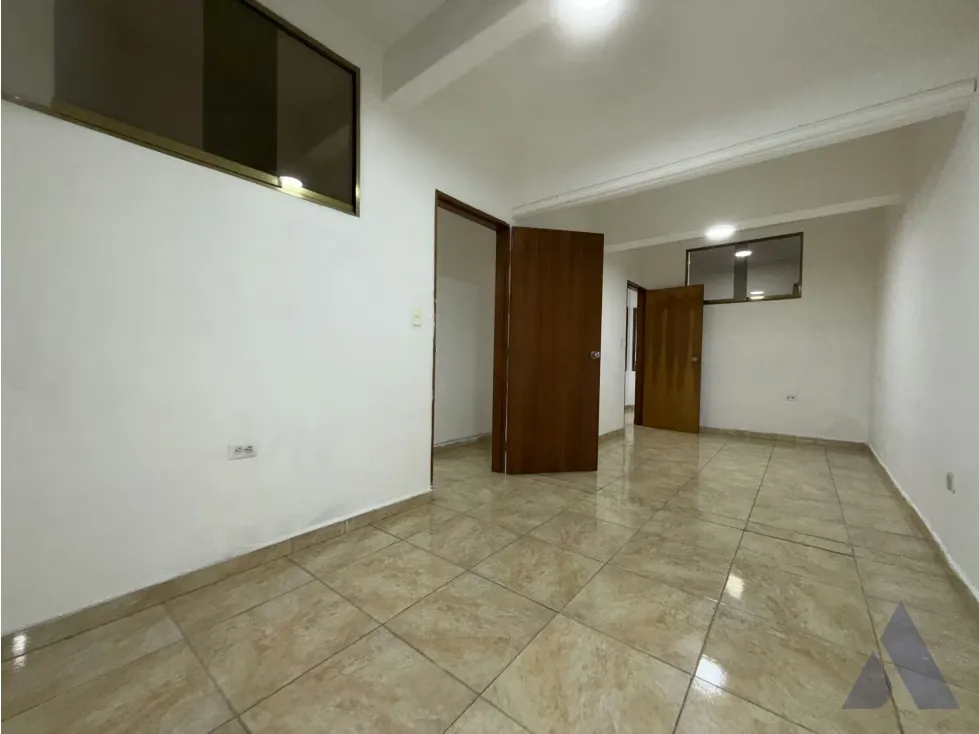 Alquilo anexo comercial 106m2 Baruta 1551