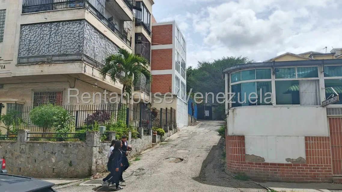 Casa (Multipes Niveles) en Venta en Bello Monte, Distrito Metropolitano - 2