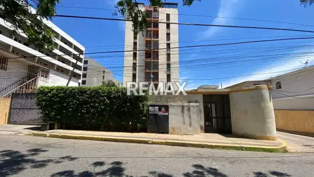 APARTAMENTO EDIF. DONA GRACIELA MODERNO SEMIAMOBLADO