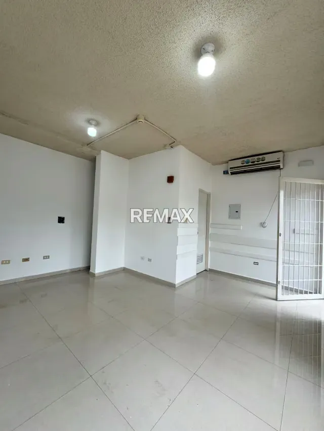Se Ofrece en Venta Local Comercial en Planta Baja en el Centro Comercial Paos en la Ciudad de Barcelona - 7