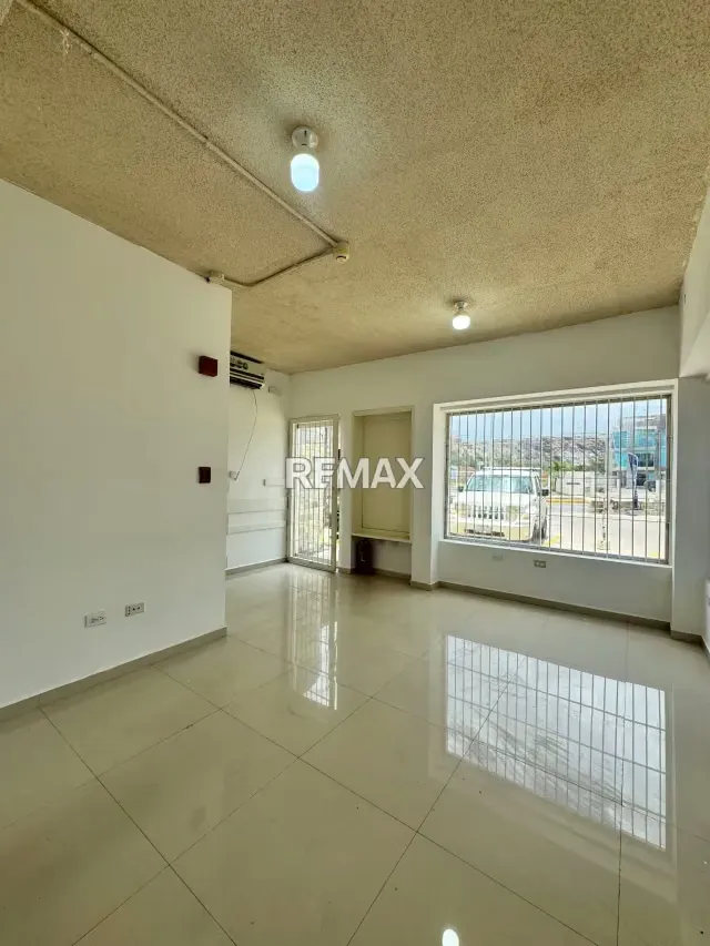 Se Ofrece en Venta Local Comercial en Planta Baja en el Centro Comercial Paos en la Ciudad de Barcelona - 8