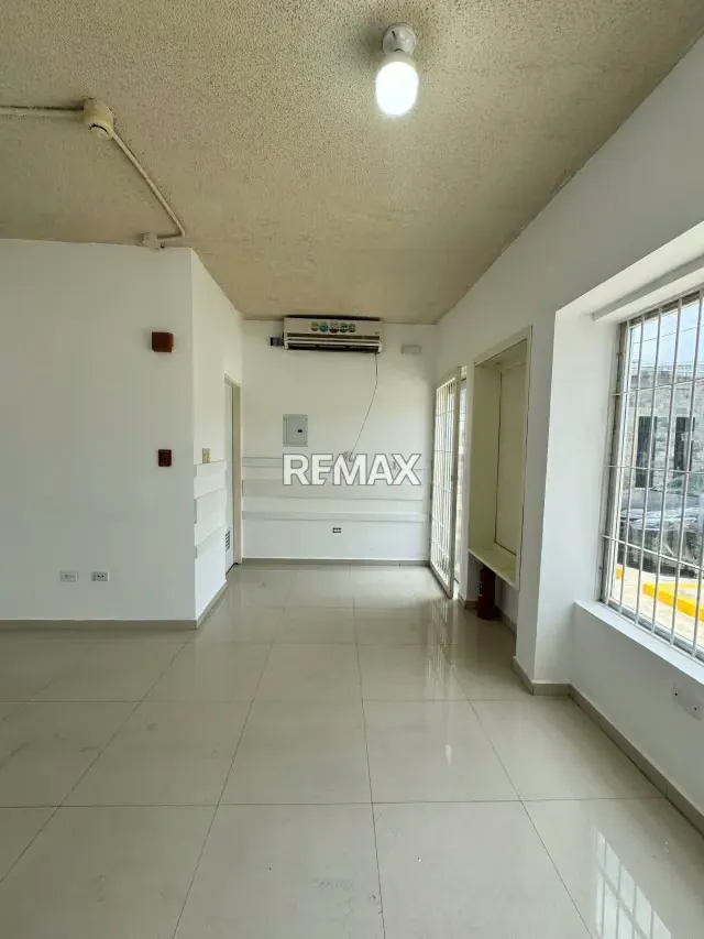 Se Ofrece en Venta Local Comercial en Planta Baja en el Centro Comercial Paos en la Ciudad de Barcelona - 9