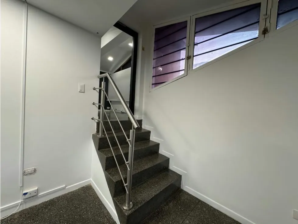 Se alquila oficina 158m2 Las Mercedes - 7