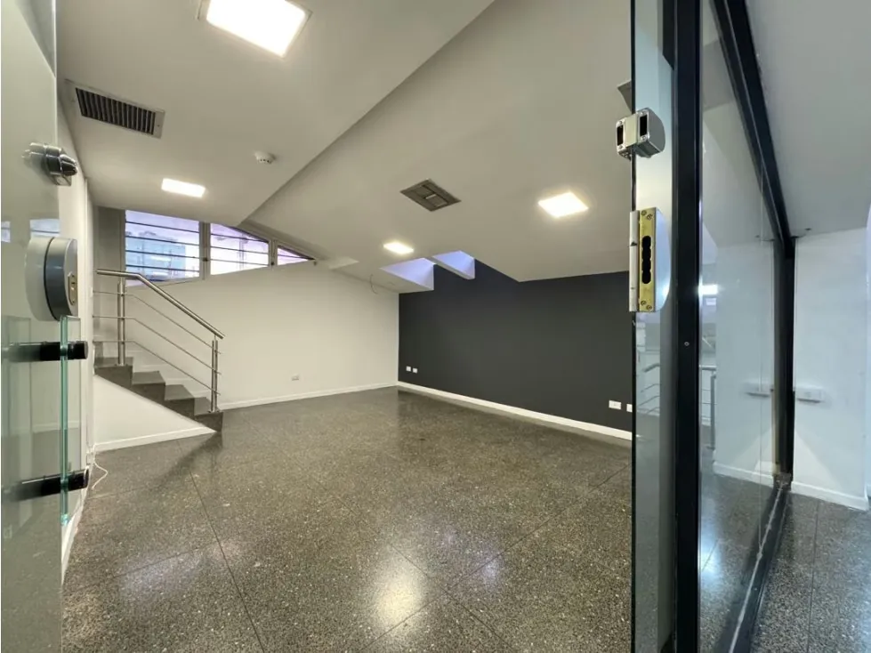 Se alquila oficina 158m2 Las Mercedes - 8