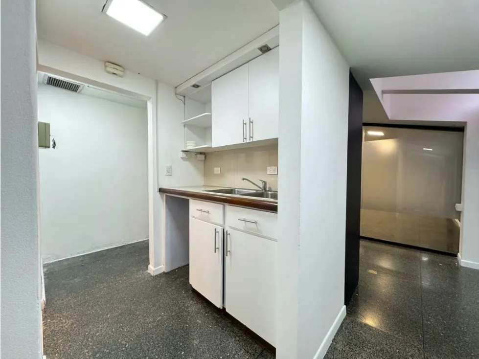 Se alquila oficina 158m2 Las Mercedes - 10