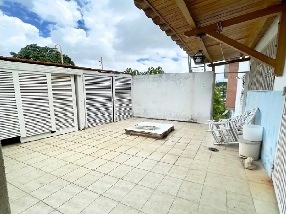 Se vende casa 311m2 Prados del Este 5137 - 28